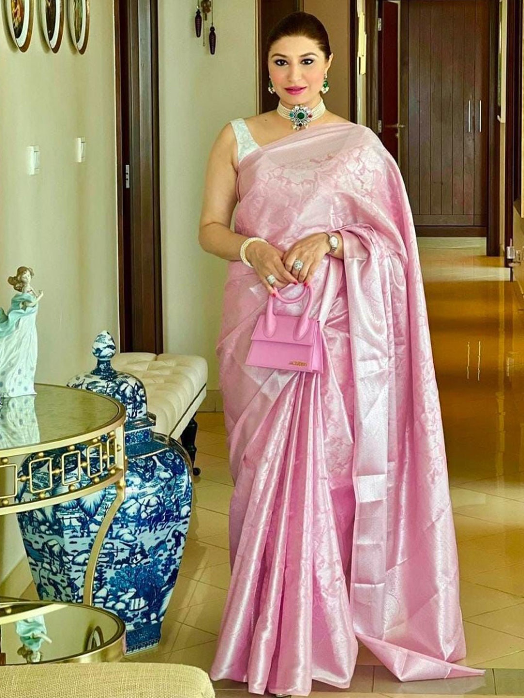 

Quelea Floral Woven Design Zari Pure Silk Banarasi Saree, Pink