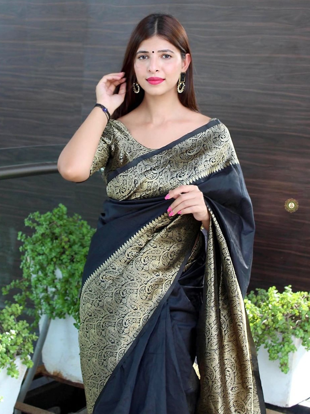 

Quelea Woven Design Zari Pure Silk Banarasi Saree, Black