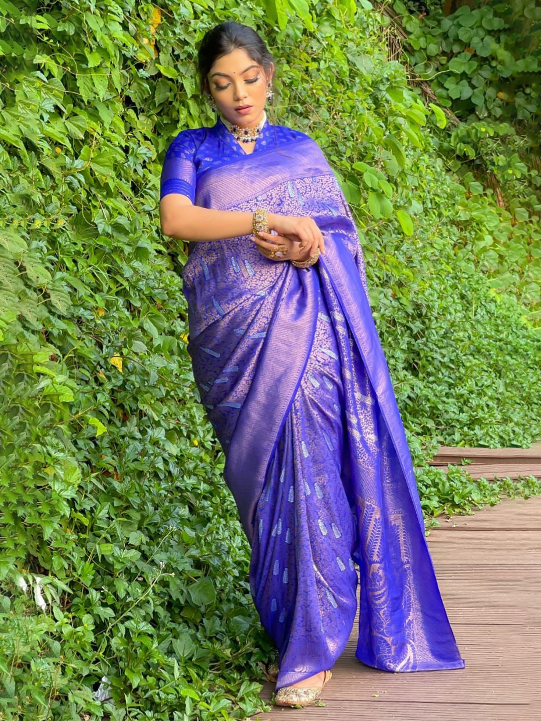 

Quelea Floral Woven Design Zari Pure Silk Banarasi Saree, Blue