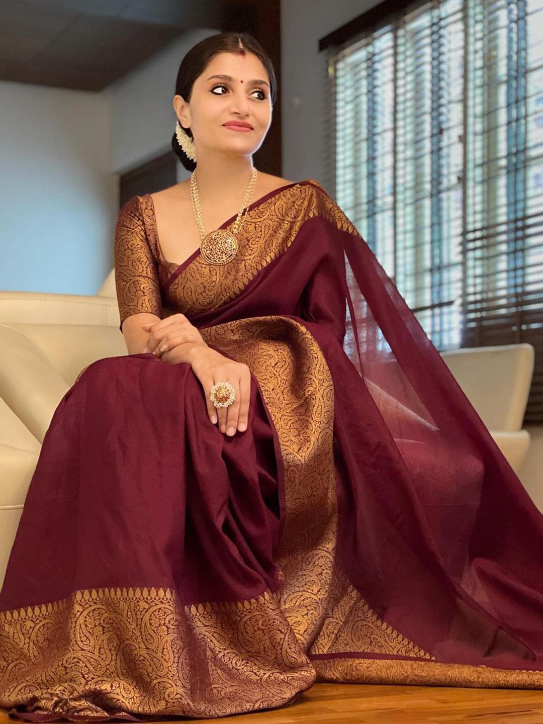 

Quelea Woven Design Zari Pure Silk Banarasi Saree, Maroon