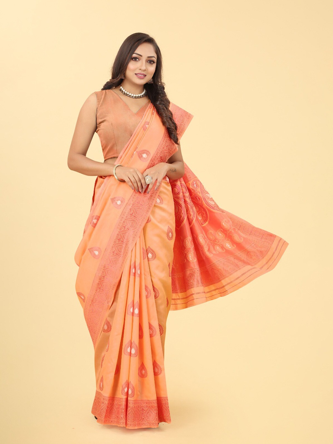 

Quelea Woven Design Zari Pure Silk Banarasi Saree, Peach