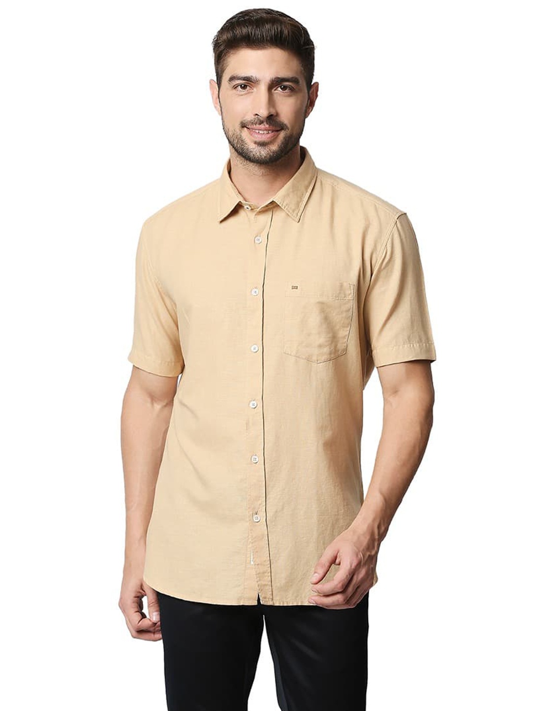 

Basics Spread Collar Short Sleeves Cotton Slim Fit Opaque Casual Shirt, Beige