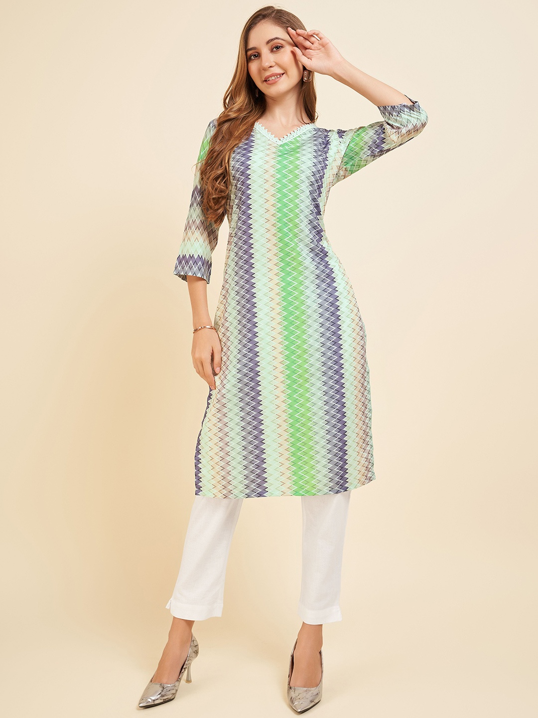 

Rekha Maniyar Geometric Printed Pure Crepe Lace Straight Kurta, Green