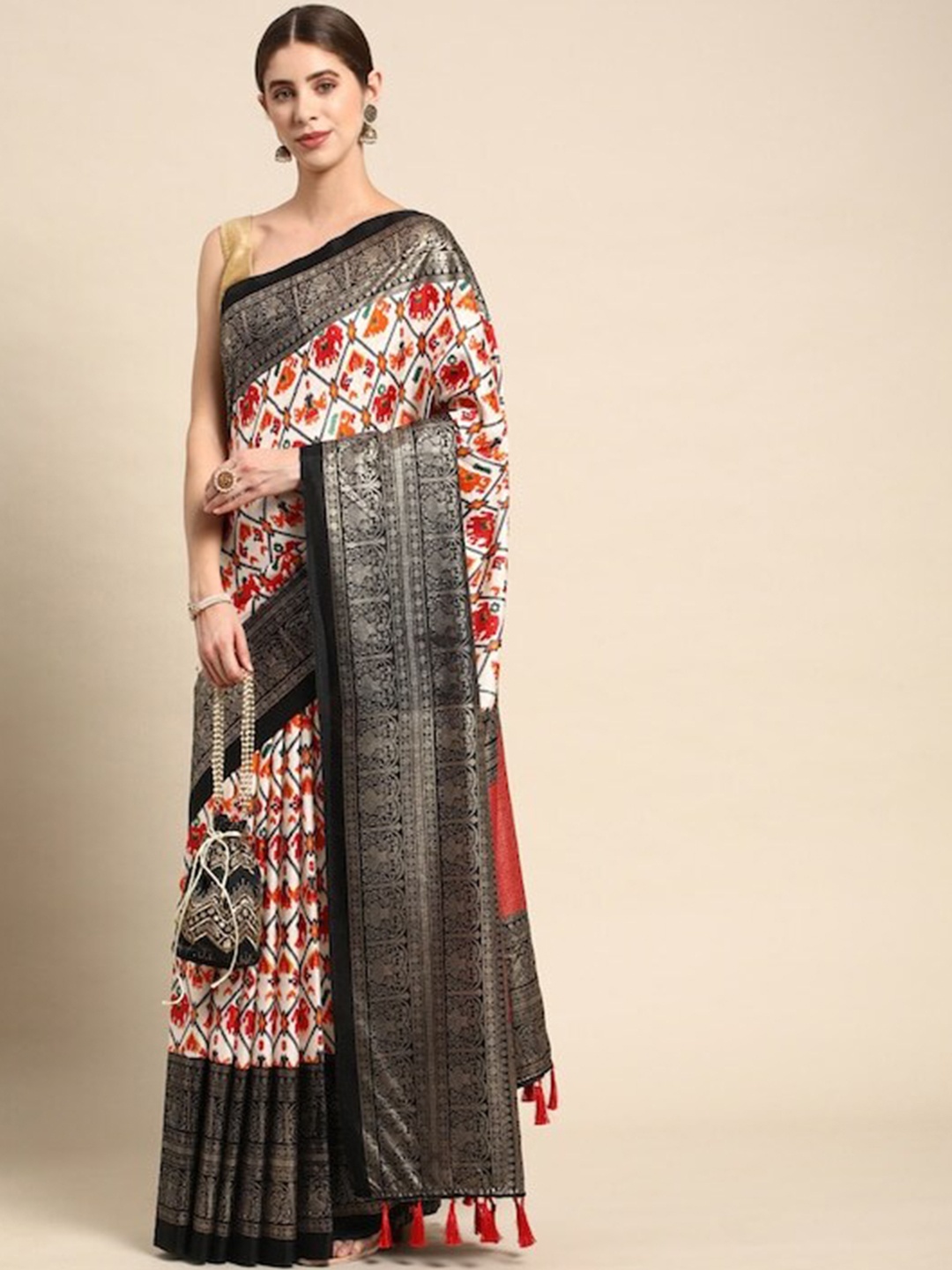 

PATLIPALLU Ethnic Motifs Printed Zari Patola Saree, Black