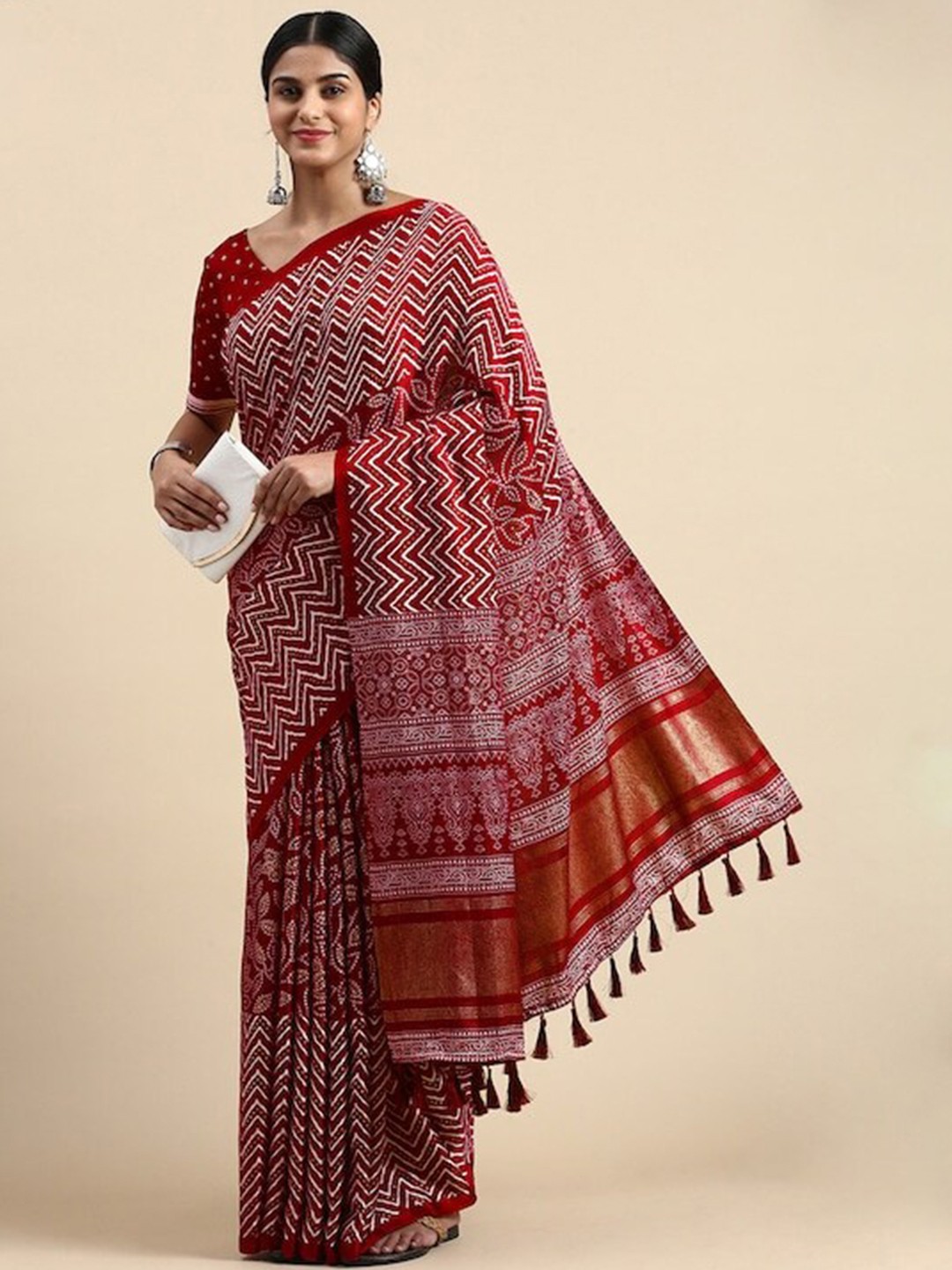 

PATLIPALLU Printed Bandhani Saree, Maroon