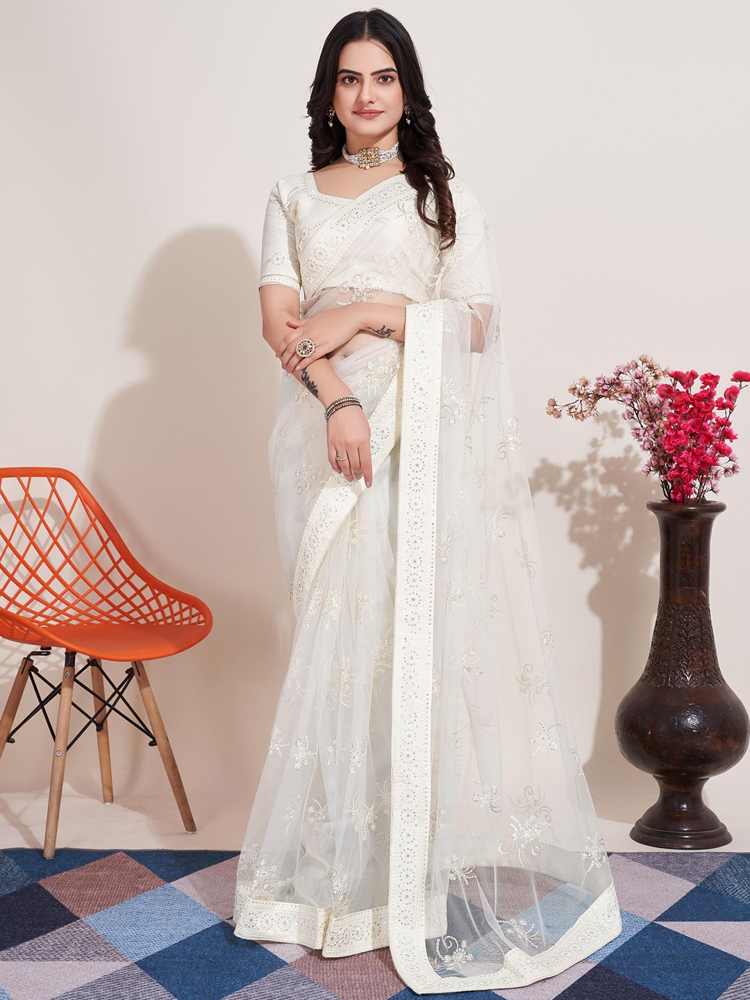

VAIRAGEE Floral Embroidered Net Saree, White