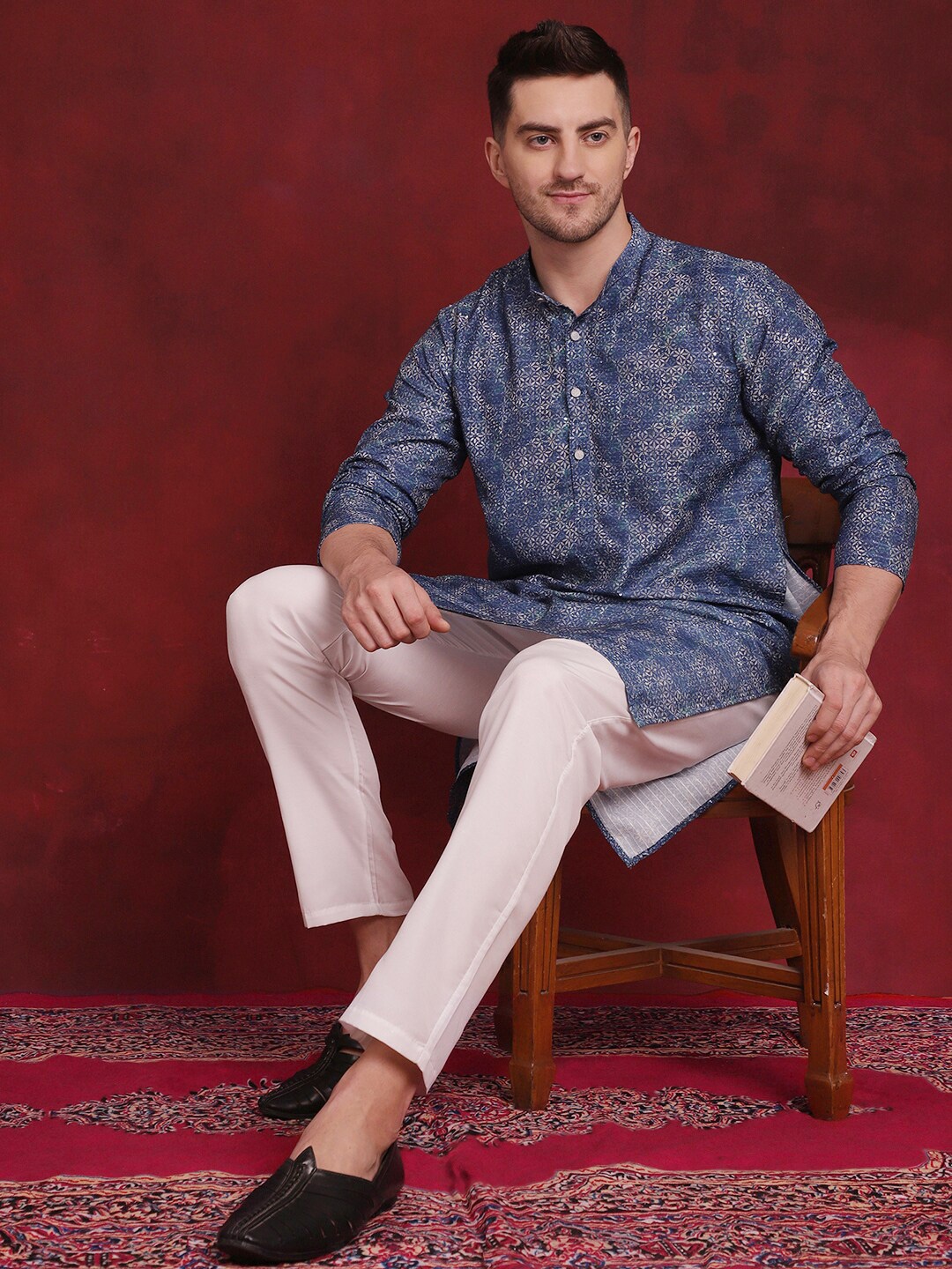 

Anouk Floral Printed Regular Sequinned Cotton Kurta With Pyjamas, Blue