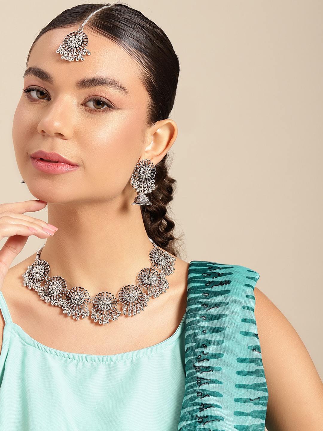 

Sangria Women Silver-Plated Oxidised Jewellery Set