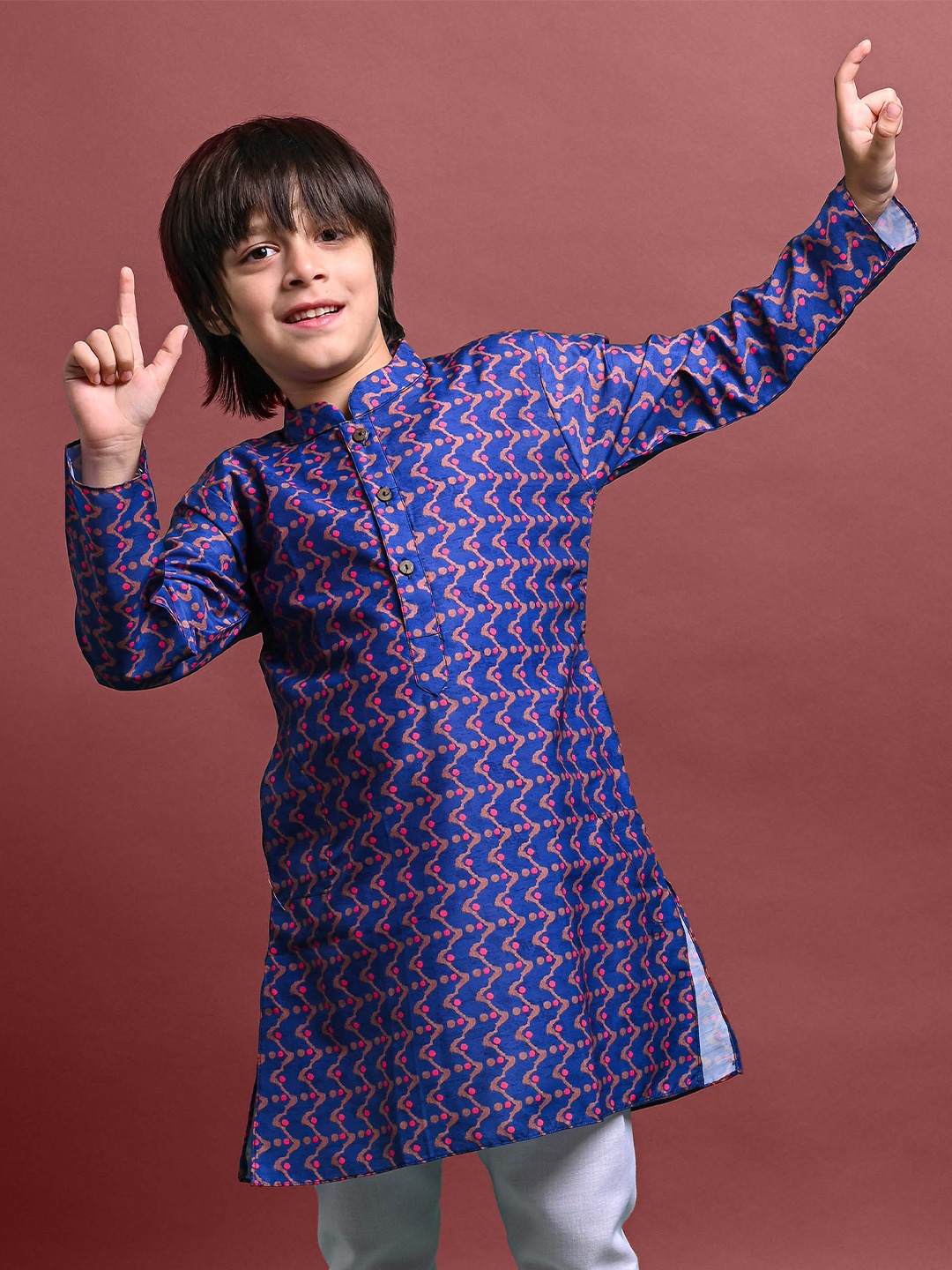 

VESHAM Boys Quirky Printed Mandarin Collar Straight Kurta, Blue