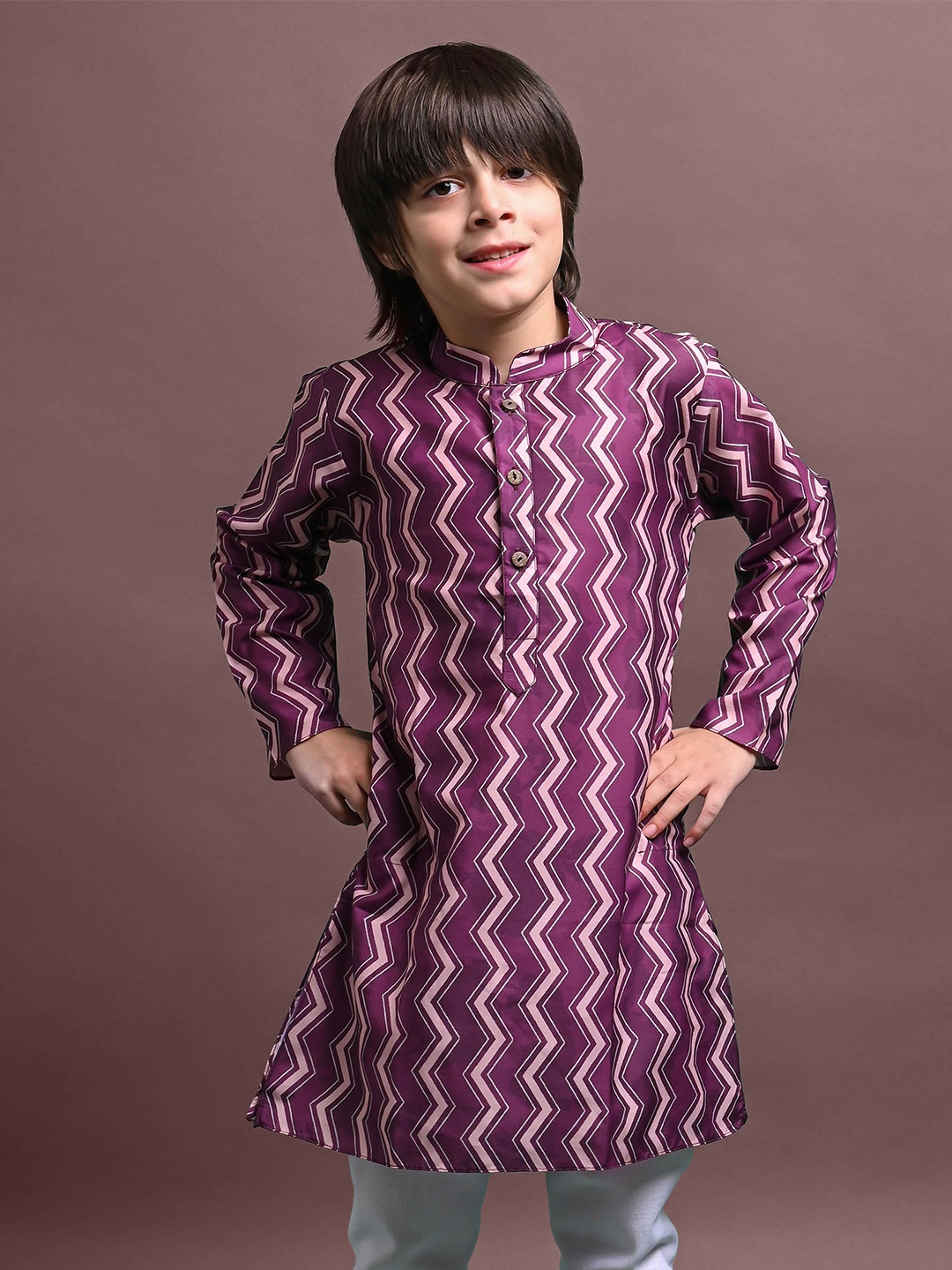 

VESHAM Boys Geometric Printed Mandarin Collar Straight Kurta, Burgundy