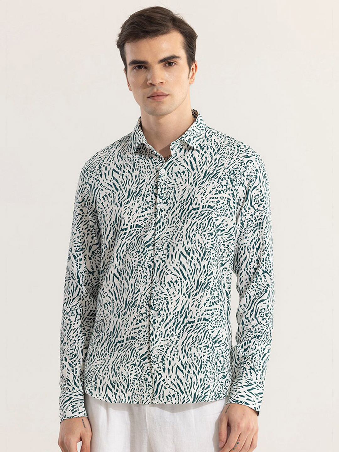 

Snitch Classic Slim Fit Floral Printed Casual Shirt, Green