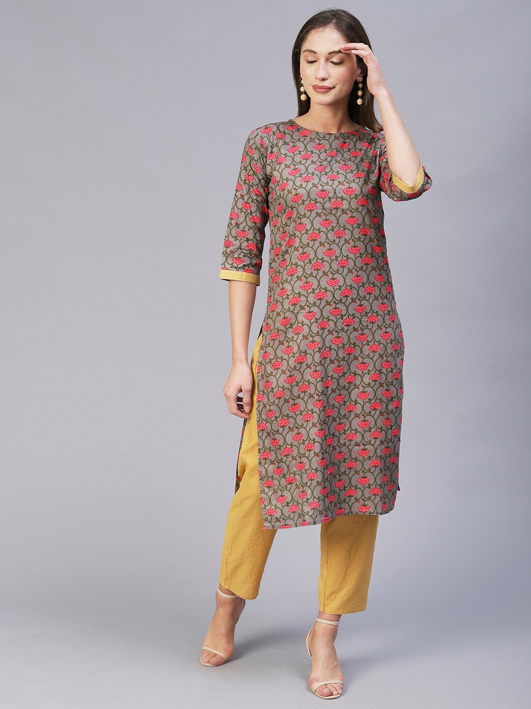 

AMRUTVARSHA CREATION Floral Printed Regular Thread Work Pure Cotton Kurta with Trousers, Pink