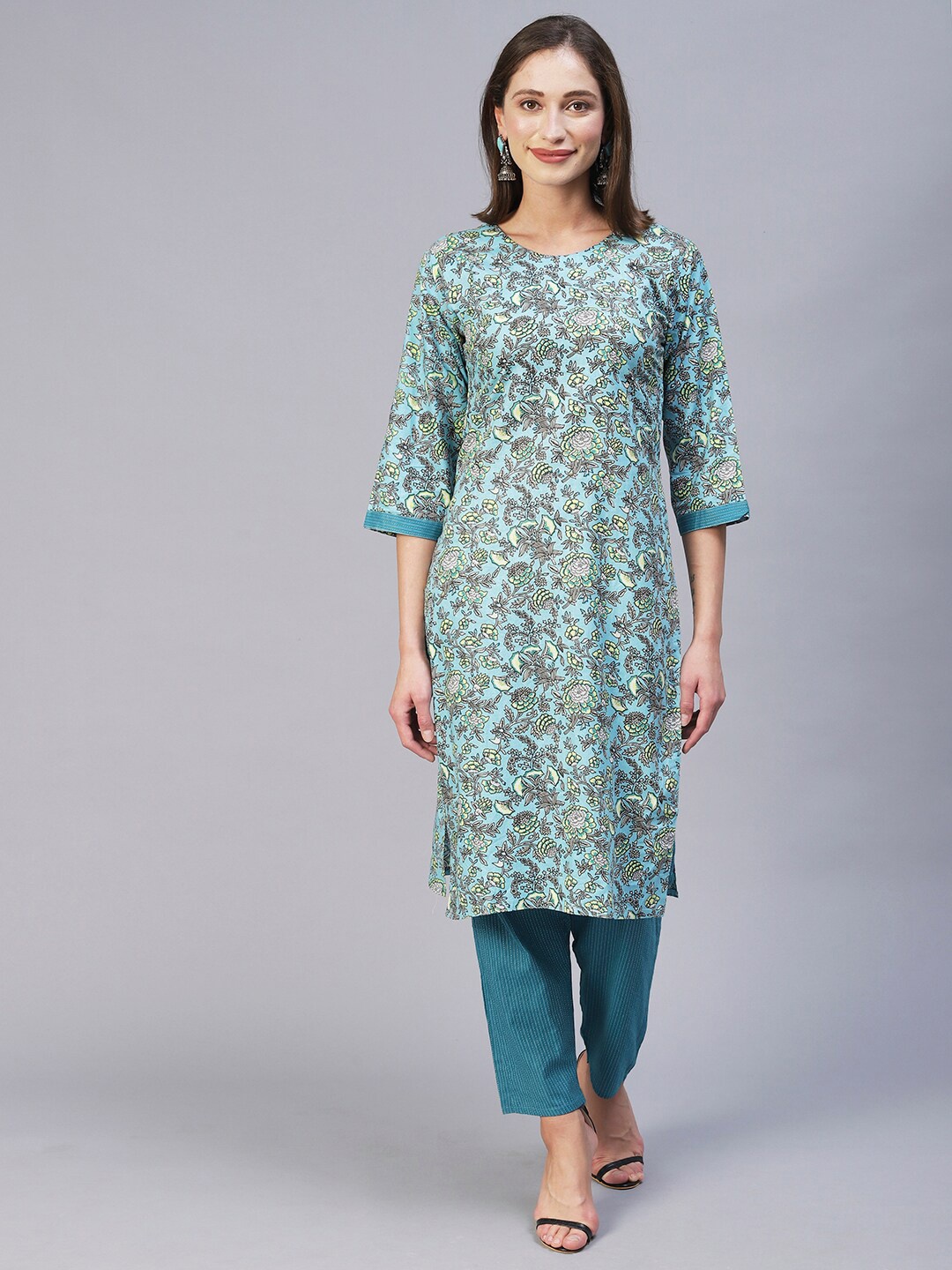 

AMRUTVARSHA CREATION Floral Printed Regular Thread Work Pure Cotton Kurta With Trousers, Blue
