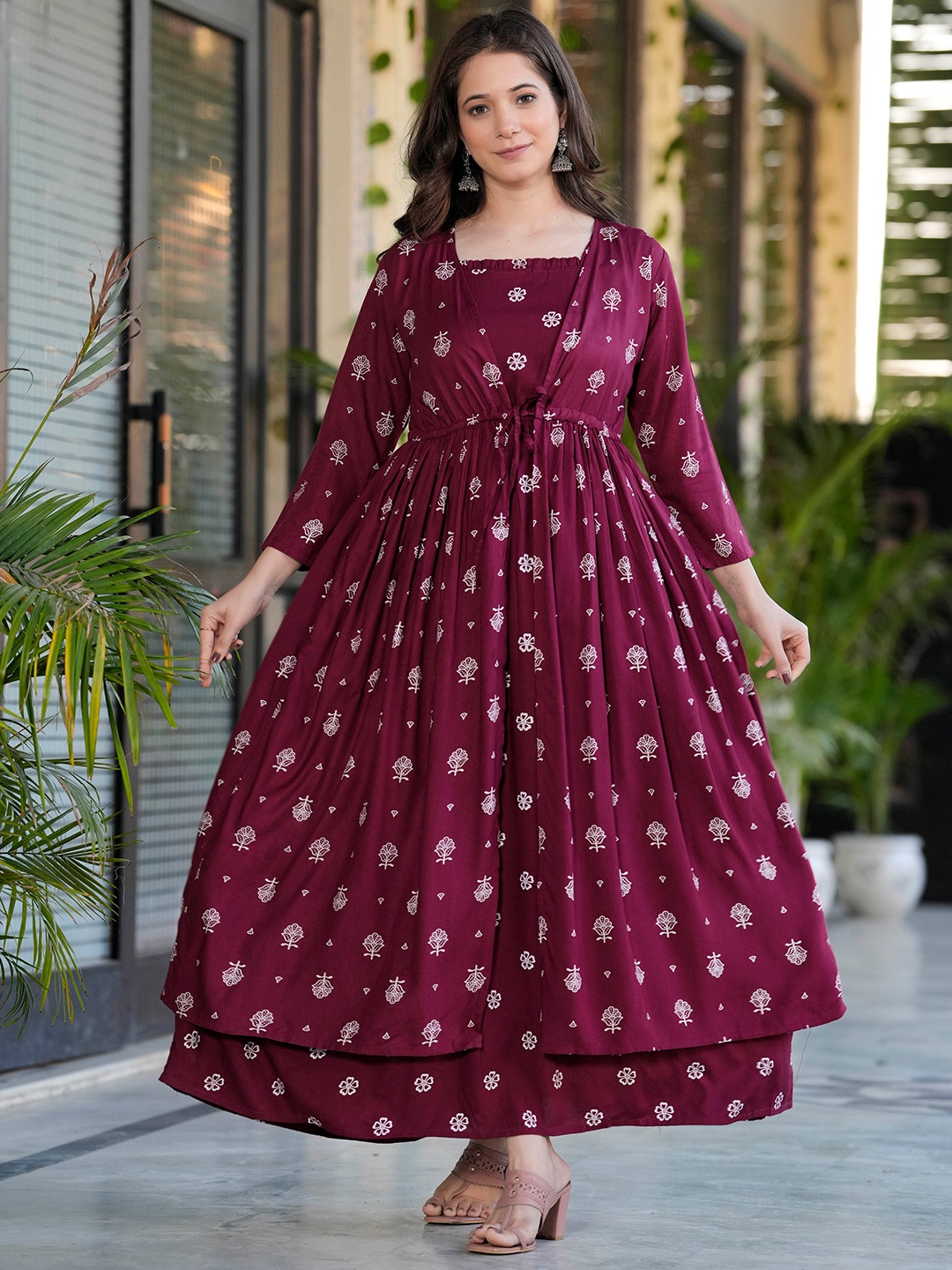 

Chandbaali Floral Printed Anarkali Kurta With Front Tie Up Shrug, Maroon