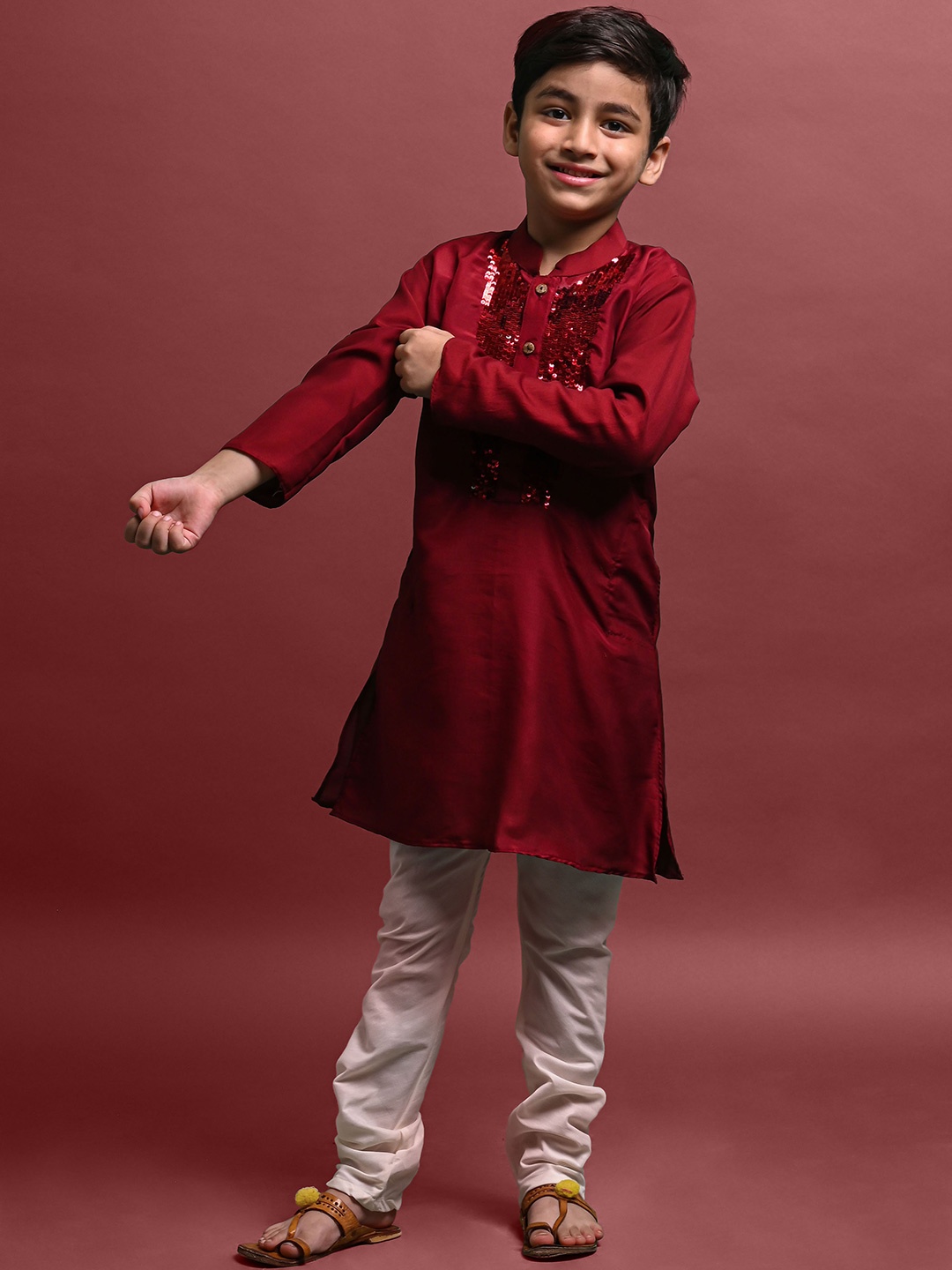 

VESHAM Boys Sequinned Mandarin Collar Kurta, Maroon