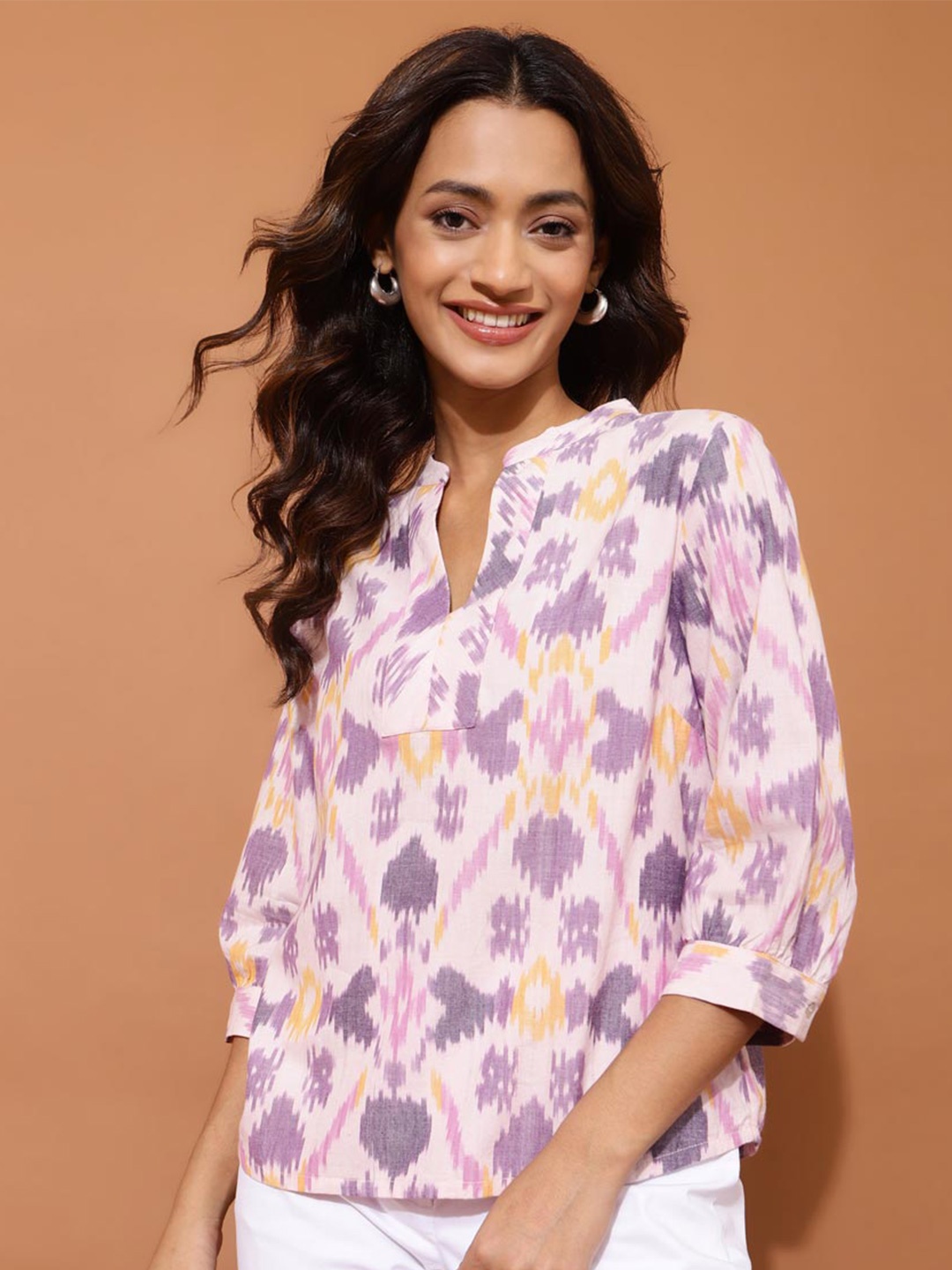 

Fabindia Abstract Print Shirt Collar Cotton Shirt Style Top, White