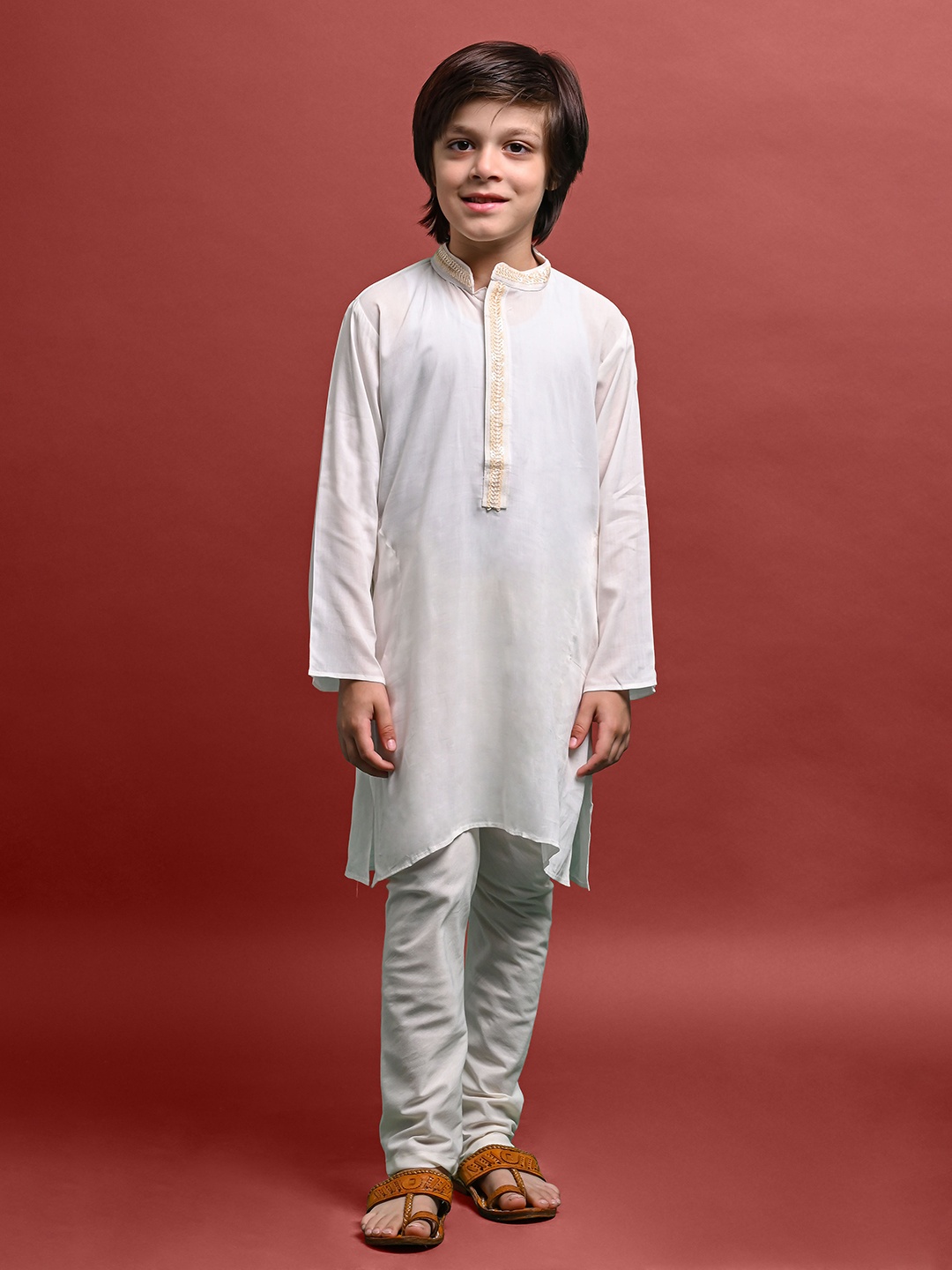 

VESHAM Boys Mandarin Collar Sequined Straight Kurta, White