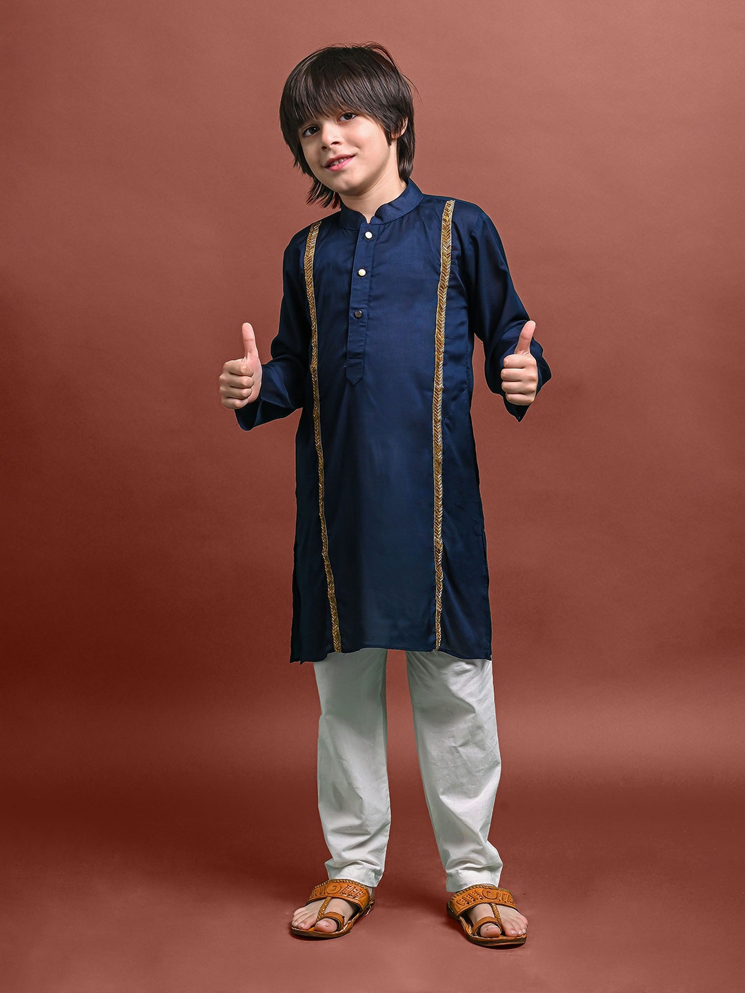 

VESHAM Boys Embellished Mandarin Collar Long Sleeves Straight Kurta, Blue