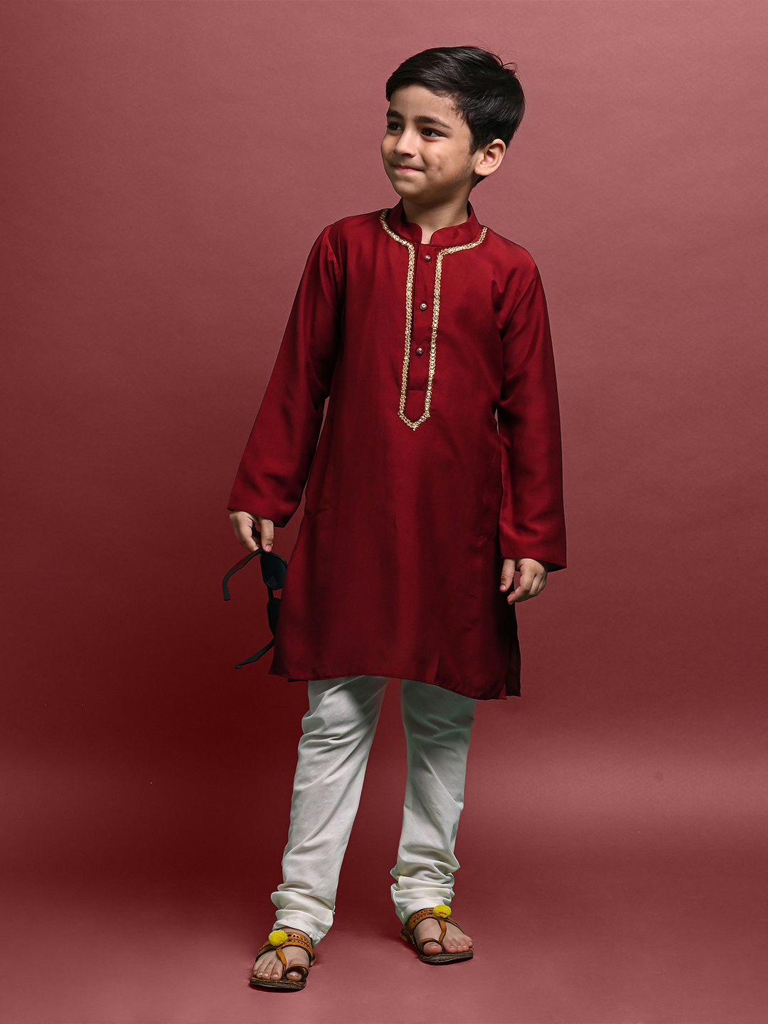 

VESHAM Boys Geometric Yoke Design Mandarin Collar Thread Work Straight Kurta, Maroon