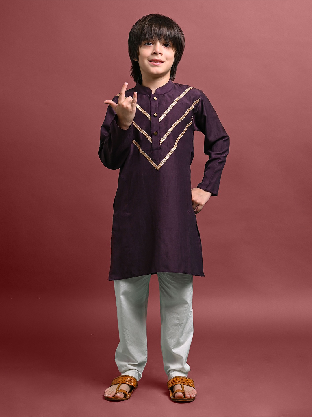 

VESHAM Boys Geometric Yoke Design Mandarin Collar Thread Work Straight Kurta, Purple