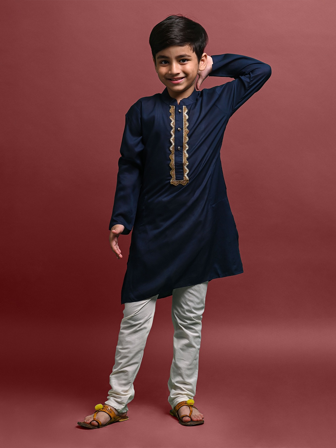 

VESHAM Boys Embellished Mandarin Collar Long Sleeves Straight Kurta, Blue