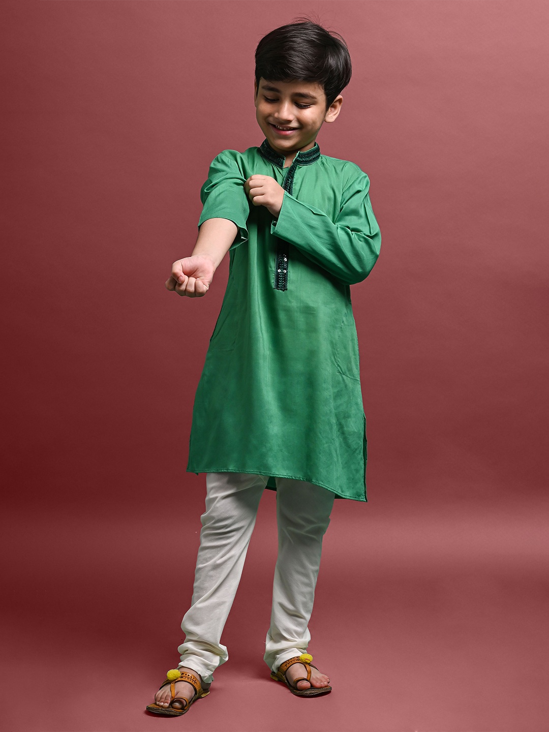 

VESHAM Boys Mandarin Collar Sequined Straight Kurta, Green