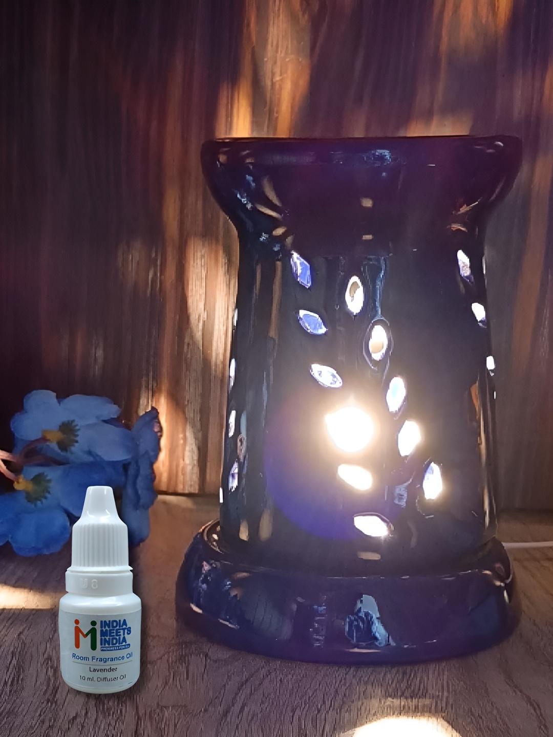 

INDIA MEETS INDIA Blue Flower Cut Ceramic Electric Aroma Oil Diffuser & Lavender Oil 10ml