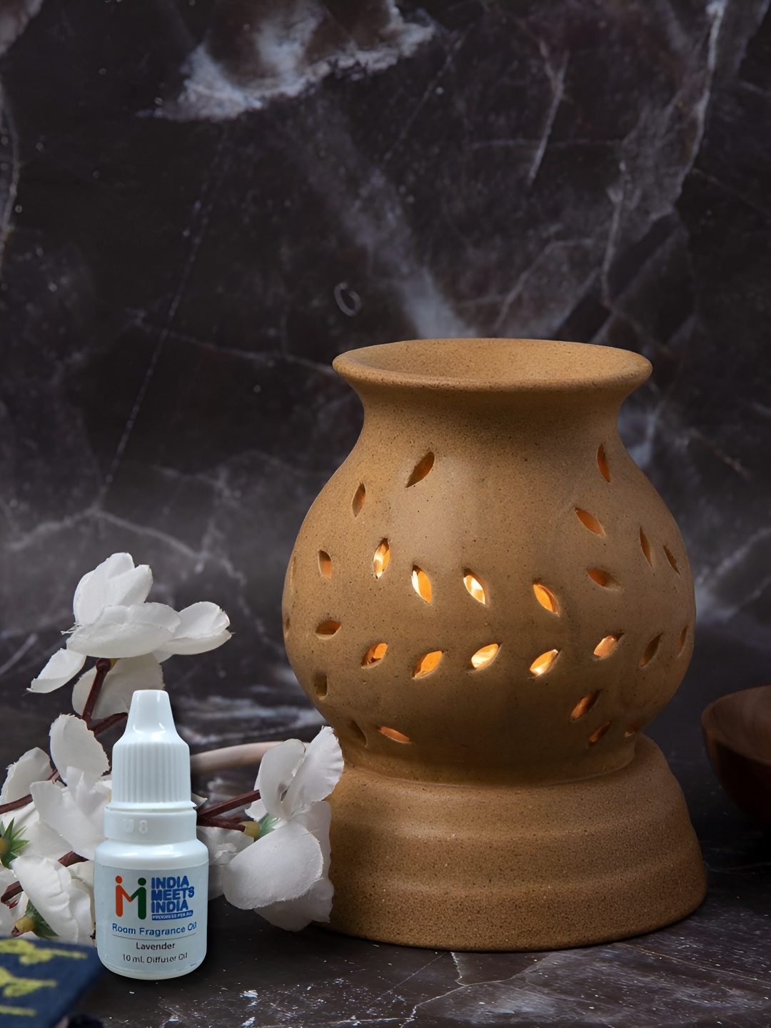 

INDIA MEETS INDIA Brown Matki Shape Ceramic Electric Aroma Diffuser & Lavender Oil 10ml