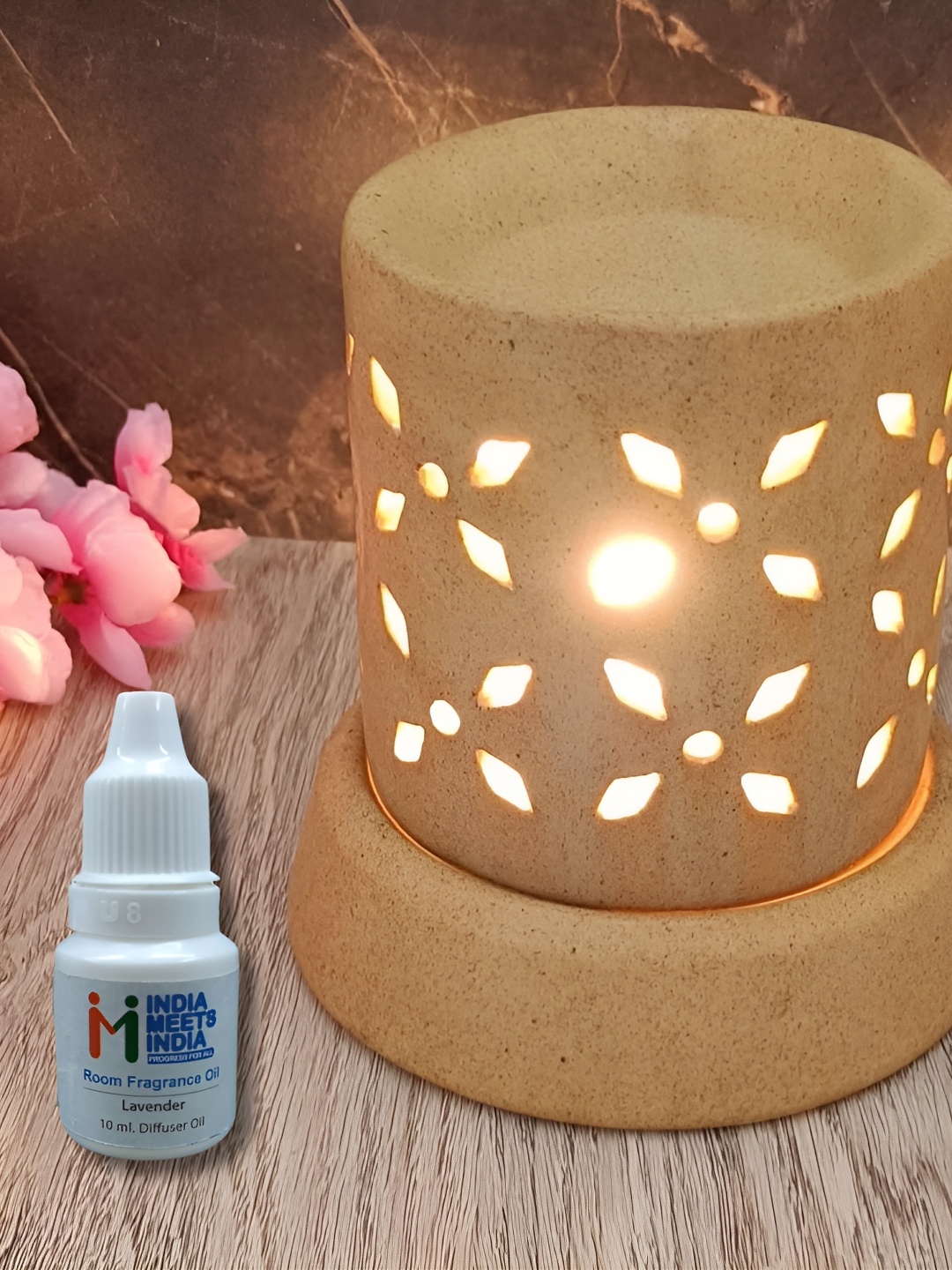 

INDIA MEETS INDIA Brown Flower Cut Ceramic Electric Aroma Oil Diffuser & Lavender Oil 10ml