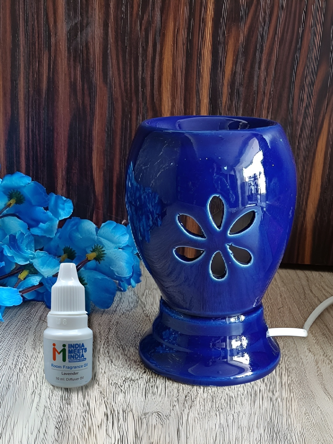 

INDIA MEETS INDIA Blue Bottle Shape Ceramic Electric Aroma Diffuser & Lavender Oil 10ml