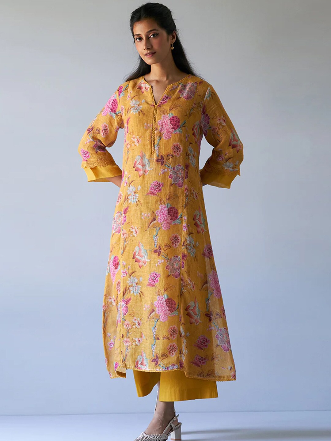 

Ganga Floral Printed Three-Quarter Flared Sleeves Linen Kurta with Palazzos, Yellow