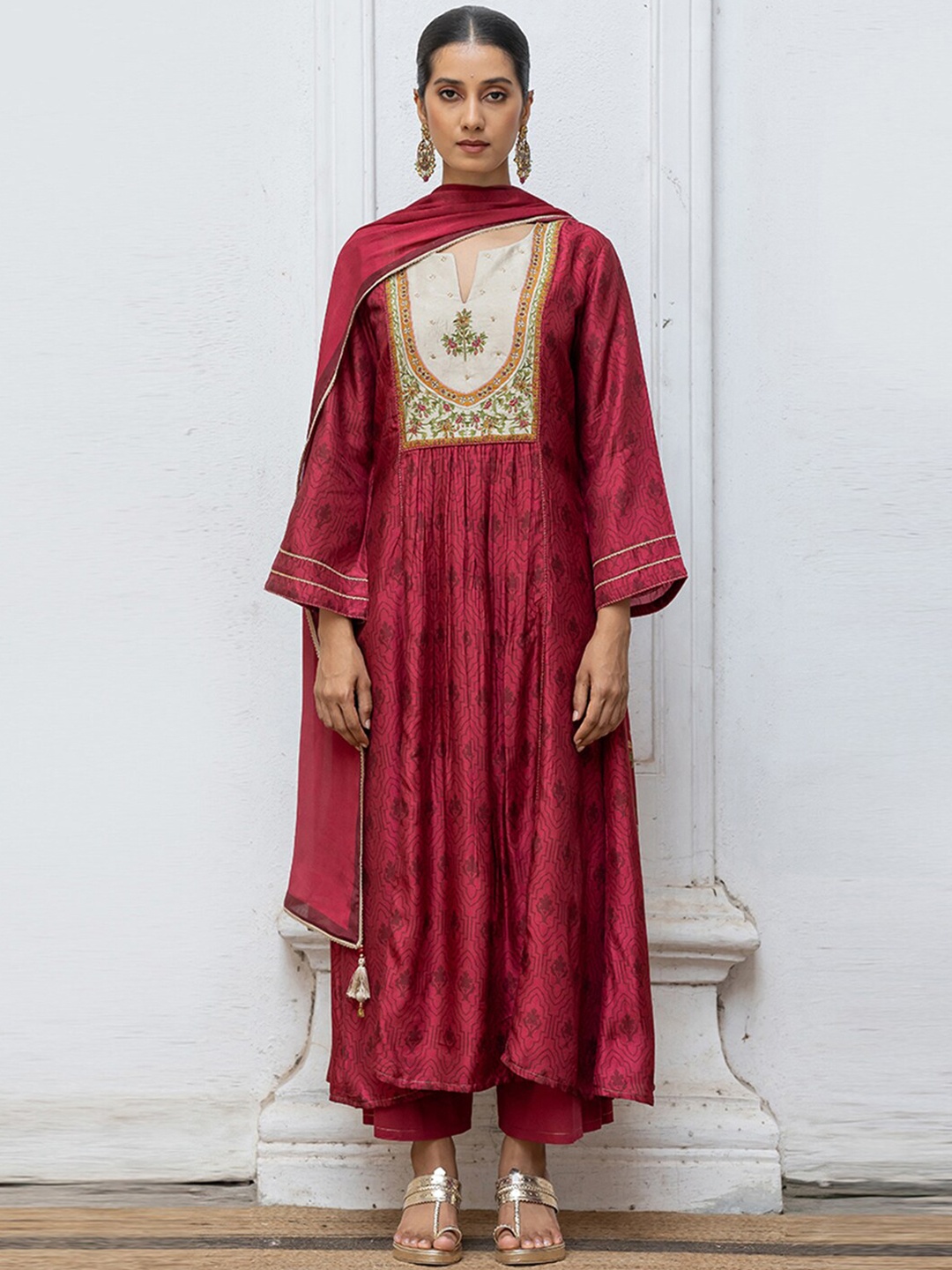 

Ganga Floral Yoke Design Regular Raw Silk Kurta with Palazzos & With Dupatta, Maroon