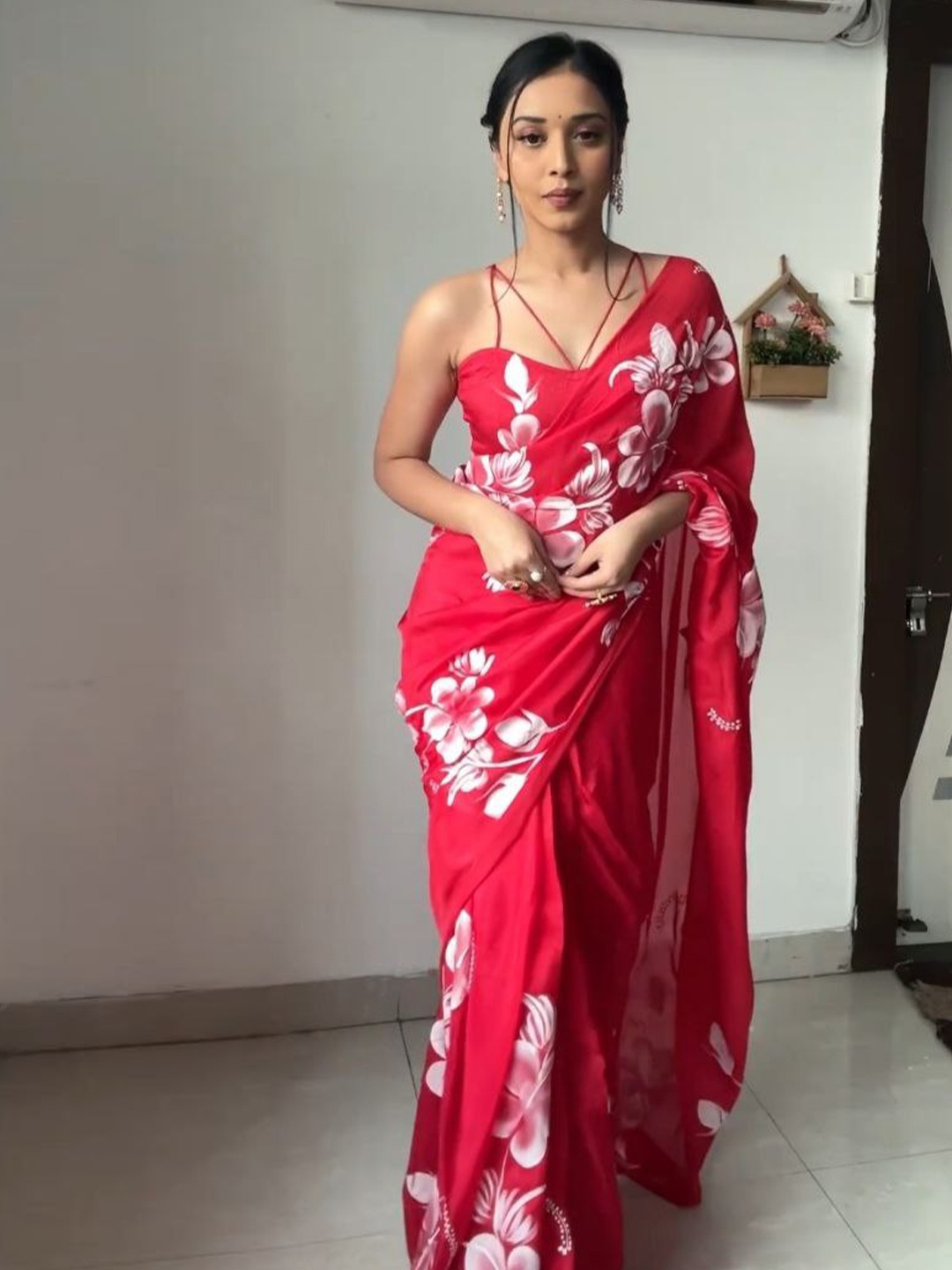 

AWRIYA Floral Printed Ready to Wear Organza Saree, Red