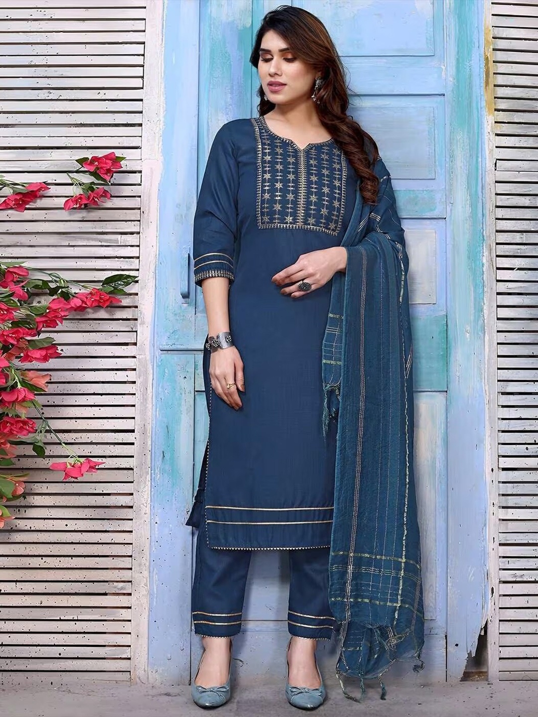 

Twika Ethnic Motifs Yoke Design Regular Sequinned Kurta with Trousers & Dupatta, Teal