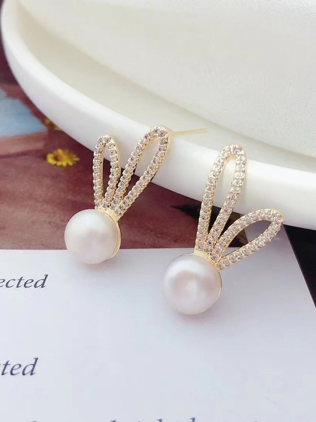 

FIMBUL Gold-Toned Stainless Steel Artificial Stones Studded & Beads Beaded Drop Earrings