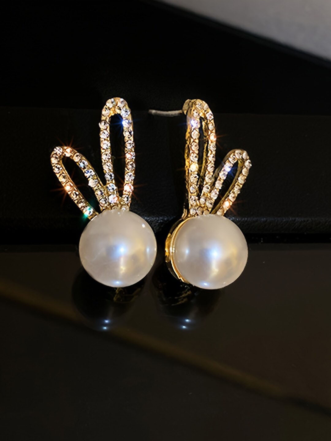 

FIMBUL Gold-Toned Stainless Steel Artificial Stones Studded & Beads Beaded Drop Earrings