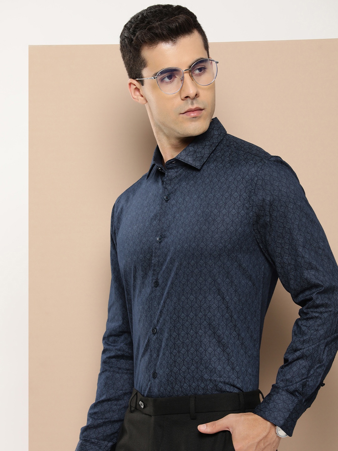 

INVICTUS Pure Cotton Slim Fit Geometric Printed Semiformal Shirt, Navy blue
