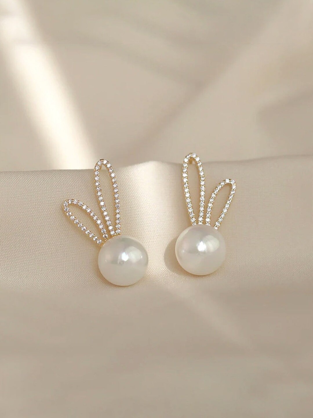 

VAGHBHATT Gold-Plated Animal Shaped Pearls & Stone Studded Drop Earrings