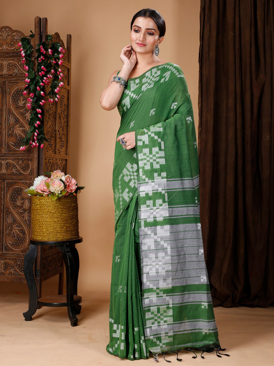 

Ruuprekha Woven Design Silk Cotton Khadi Saree, Green