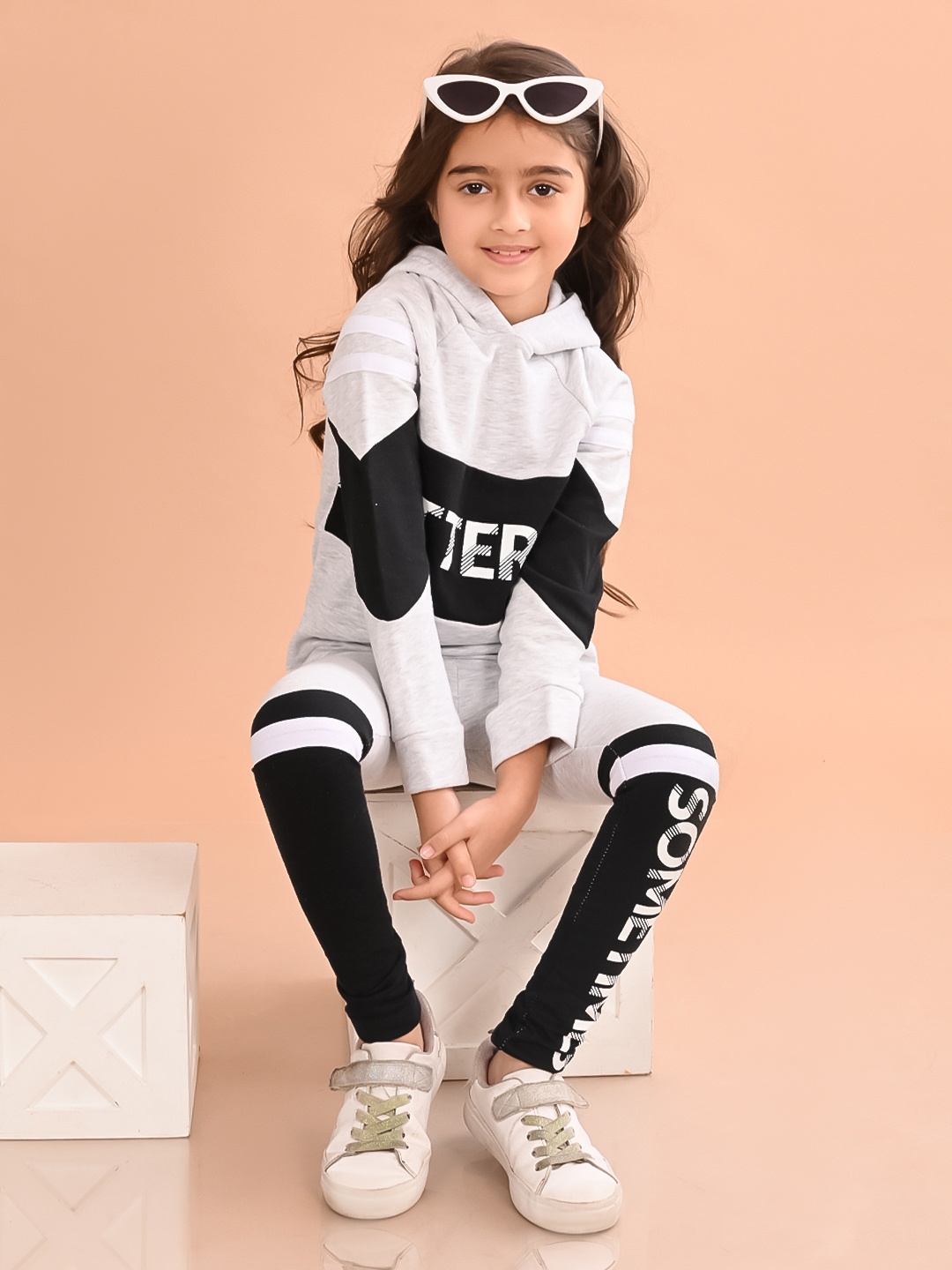 

LilPicks Girls Colourblocked Sweatshirt with Trousers, Grey
