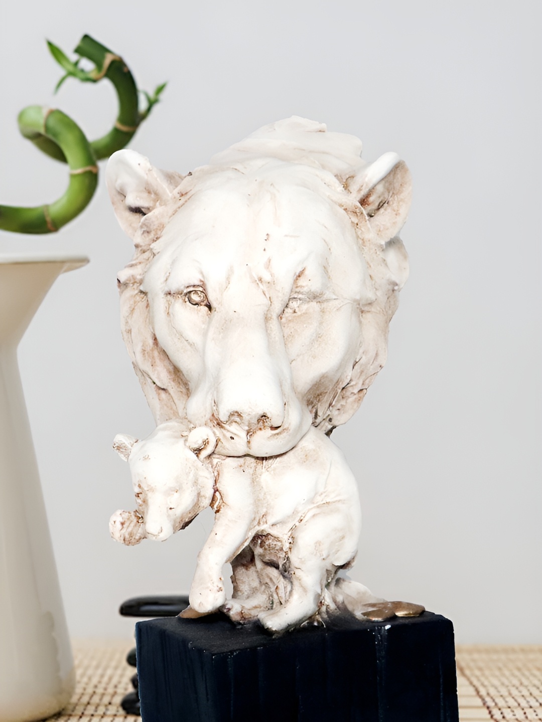 

HOME AUZAR Beige Tiger Holding Baby Showpiece