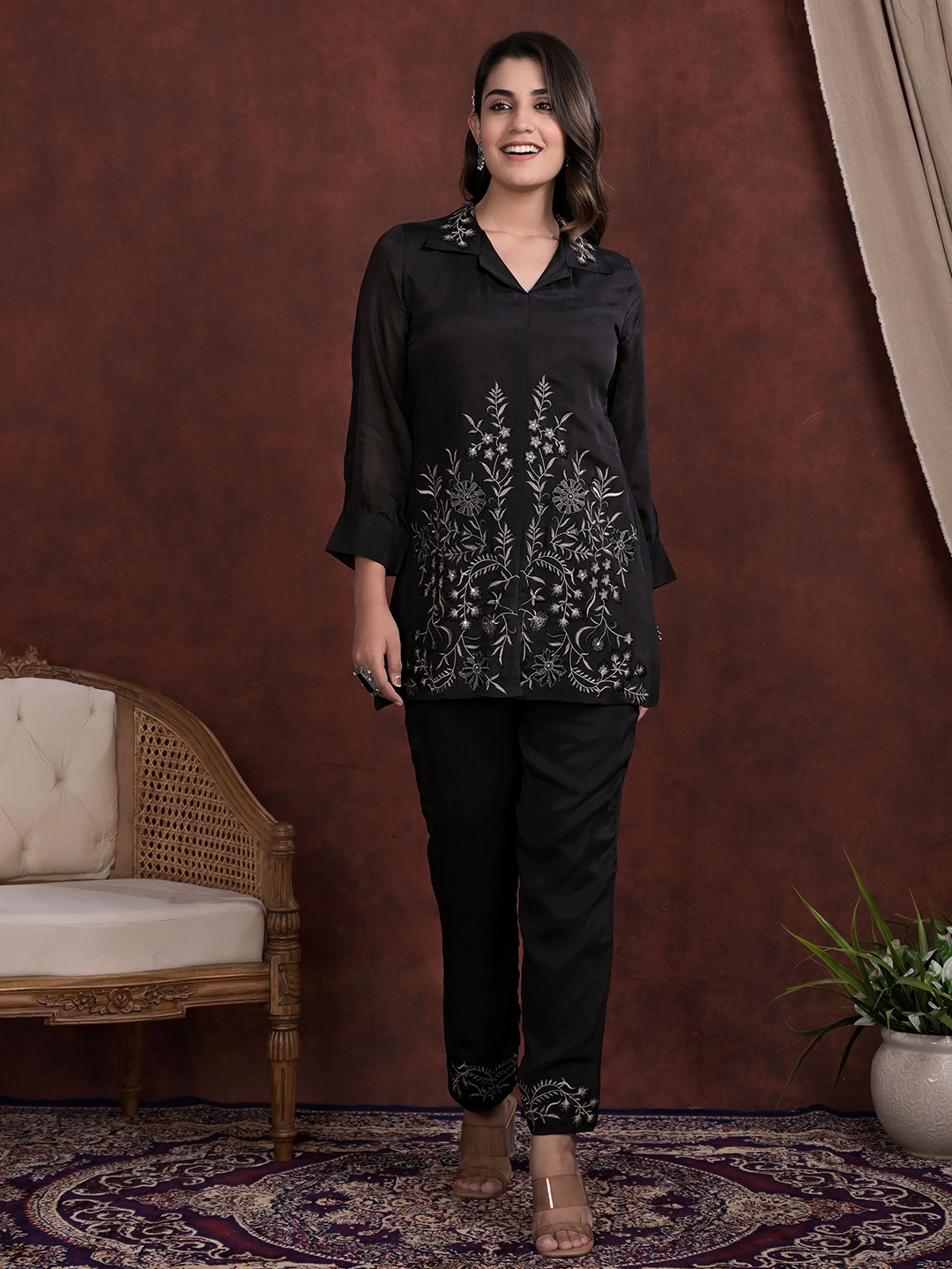 

Advya Embroidered Tunic & Trousers, Black