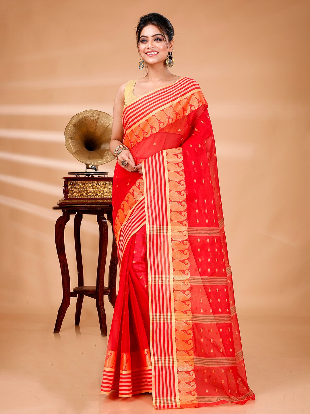 

DipDiya Ethnic Woven Design Pure Cotton Taant Saree, Red