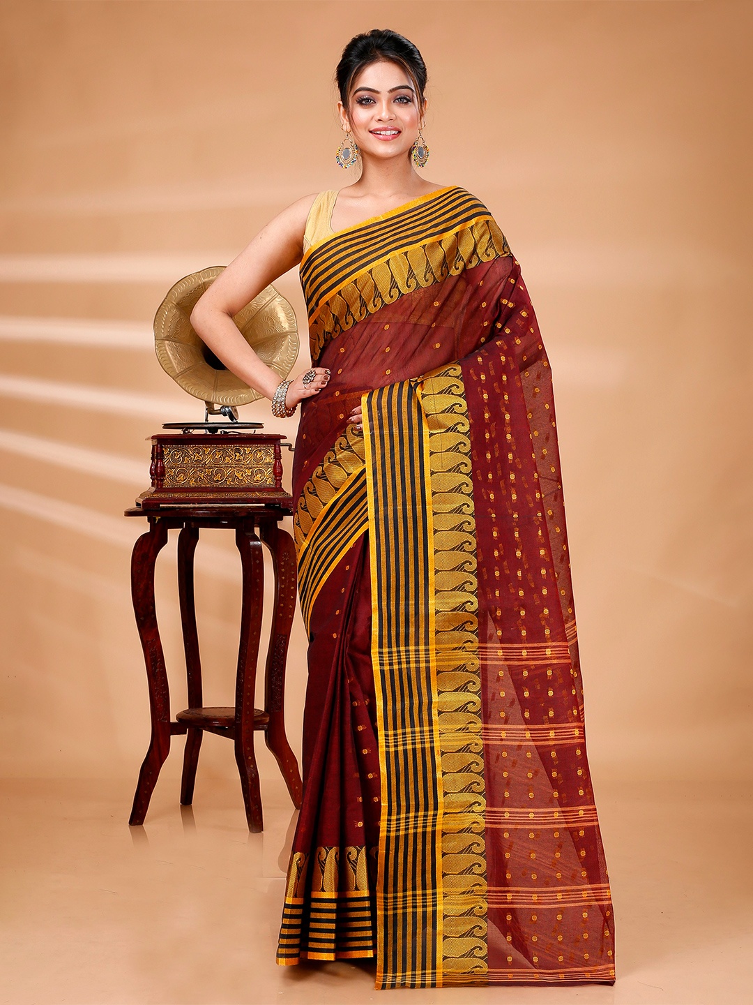 

DipDiya Ethnic Woven Design Zari Pure Cotton Taant Saree, Brown