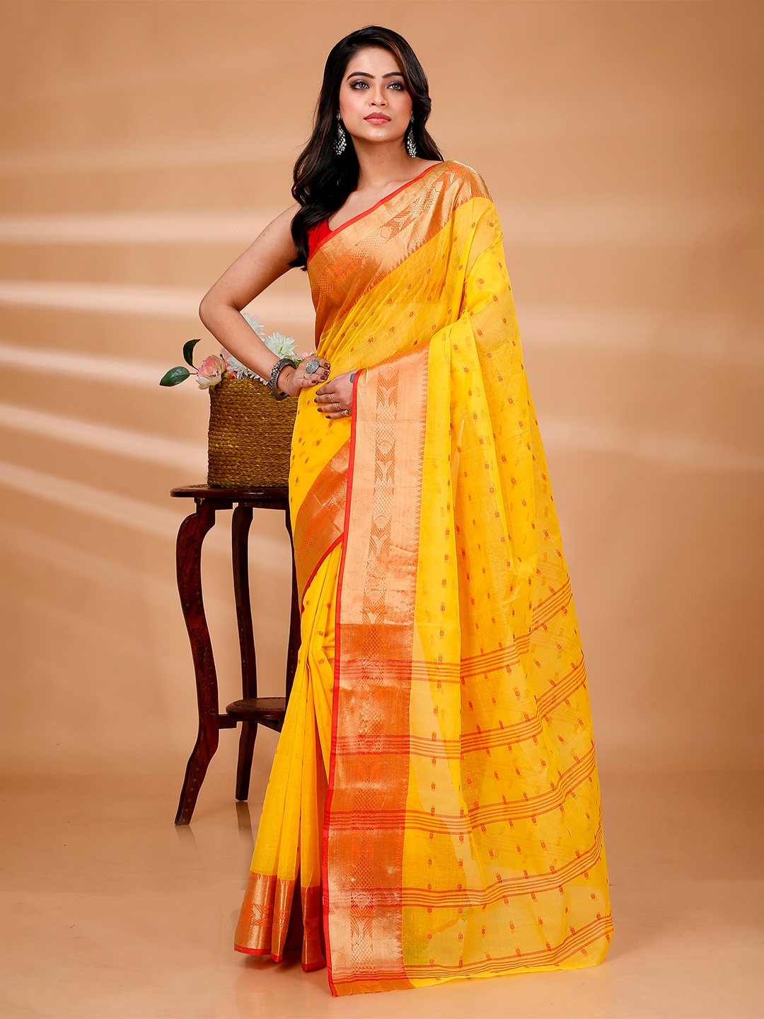 

DipDiya Ethnic Motif Woven Design Pure Cotton Zari Saree, Yellow