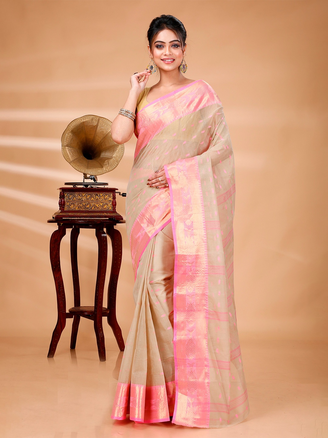 

DipDiya Woven Design Pure Cotton Taant Zari Saree, Cream