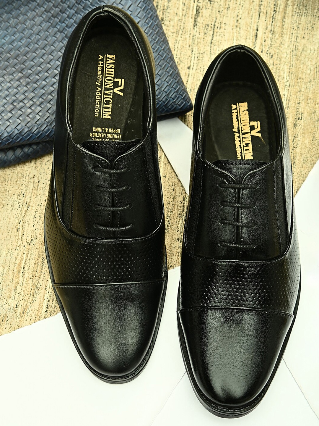 

Fashion Victim Men Textured Leather Formal Oxfords, Black