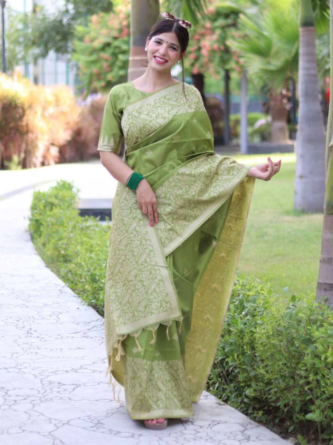 

NK Textiles Green & Gold-Toned Woven Design Zari Bhagalpuri Saree