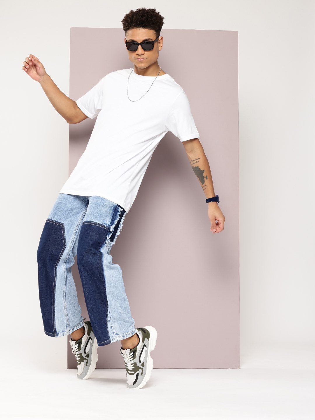 

Kook N Keech Men Straight Fit Colourblocked Jeans, Navy blue