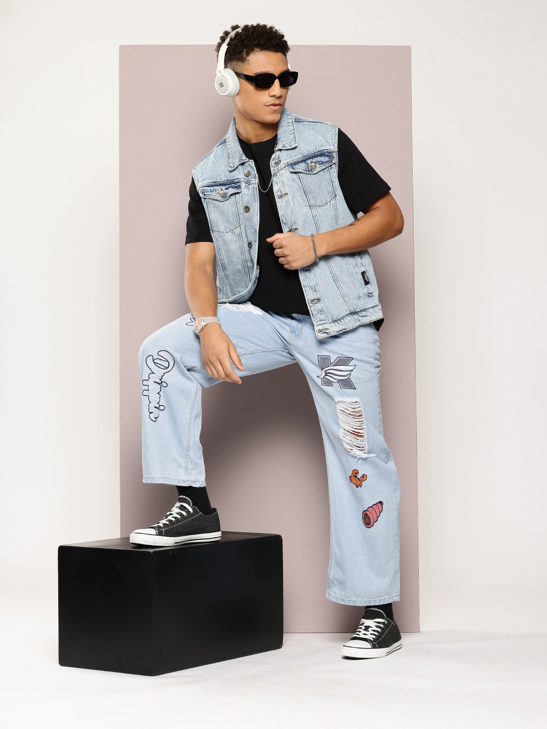 

Kook N Keech Men Pure Cotton Straight Fit Highly Distressed Light Fade Embroidered Jeans, Blue